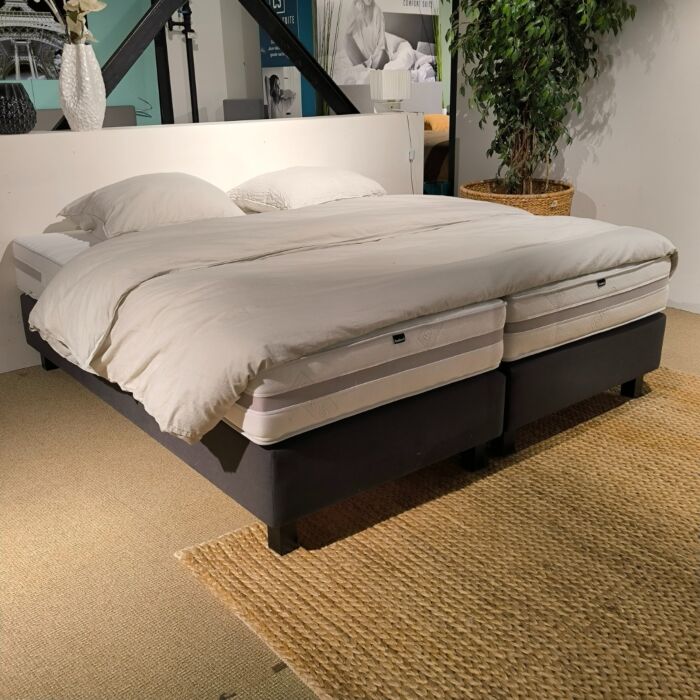 Eastborn Boxspring Q4400