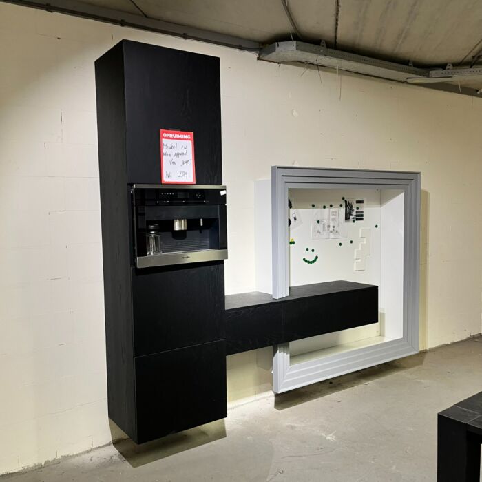 Wandkast met Miele koffie apparaat