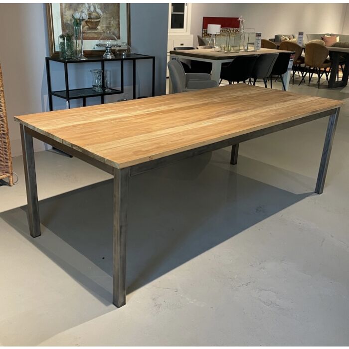 Eetkamertafel Robuust
