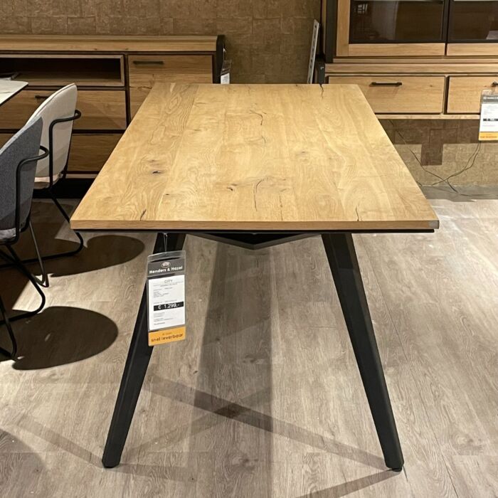 Henders & Hazel Eetkamertafel City