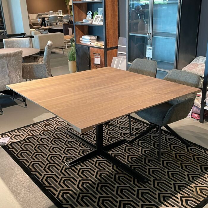 Eetkamertafel 140x140 