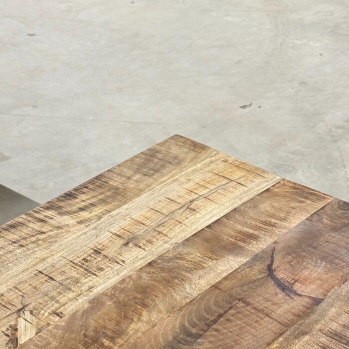 Mango Tafel Job