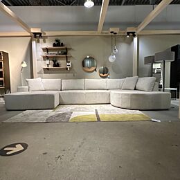 U-Bank Floor 